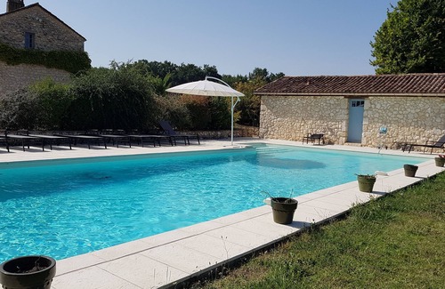 Conne-de-Labarde Bed & Breakfast | Bed and Breakfast "The Source