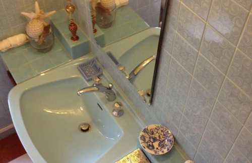 Brignoles Bed & Breakfast | Bed and Breakfast 'Familiale' with Mountain View, Shared Pool and Wi-Fi