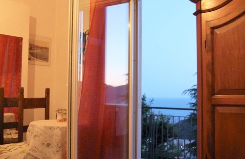 San Terenzo House | Bed and breakfast in the hills of Lerici