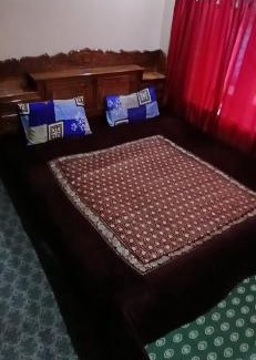 Dal Lake Bed & Breakfast | Bed And Breakfast Srinagar Lake