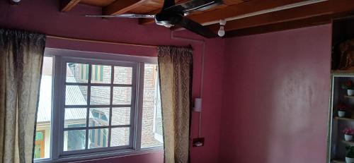 Dal Lake Bed & Breakfast | Bed And Breakfast Srinagar Lake