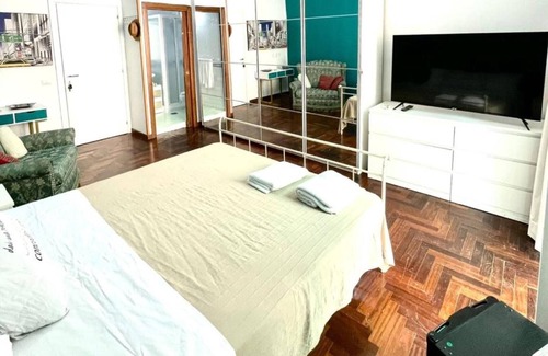 Posillipo Bed & Breakfast | Bed and Breakfast 'Vista Mare' with Sea View, Wi-Fi and Air Conditioning