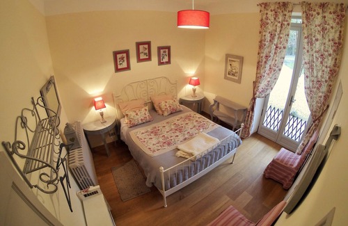 Uzeste House | Bed and Breakfast with swimming pool in the heart of a park