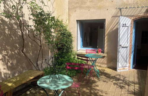 Coufouleux Bed & Breakfast | Bed and breakfast with outdoor courtyard. 500m from train station.