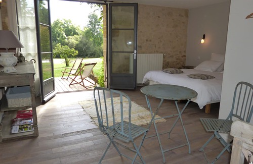 Saint-Philippe-dAiguille House | Bed and breakfast Piqueroque: a haven of peace in the woods and vineyards