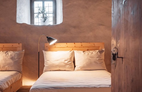 San Lorenzo di Sebato House | Bed & Breakfast "Castel Maurn Suite von Brackel" with View, Shared Pool & Wi-Fi