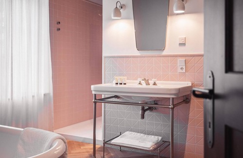 San Lorenzo di Sebato House | Bed & Breakfast "Castel Maurn Suite von Brackel" with View, Shared Pool & Wi-Fi