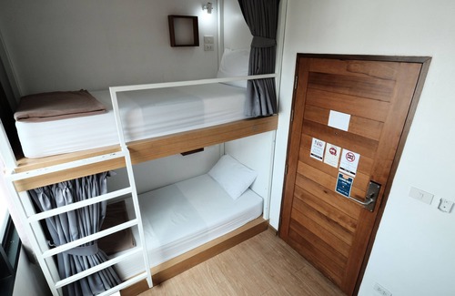 Lak Si Hotel | Bed in 6-bed Female Dorm Shared Bathroom With a Shared Social Area