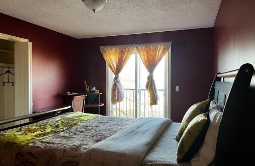 Northwest Calgary House | Beddington masteroom close airport!