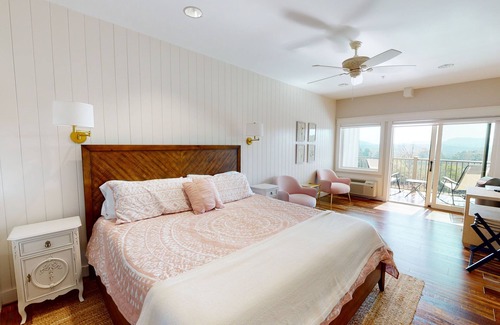 Westfield Cabin | Bedroom 7 - The Big Creek Lodge