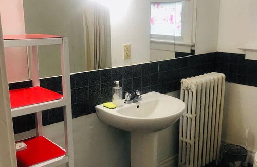 St. Catharines Apartment | Bedroom Near downtown St.Catharines