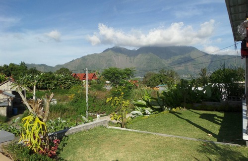 Bangli Bed & Breakfast | Bedroom of 5 pax Gold Kintamani