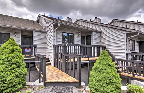 Beech Mountain Condo | Beech Mountain Condo w/Balcony, Walk to Resort!