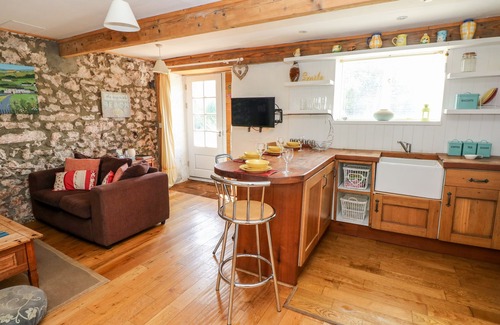 Cosheston Cottage | BEEKEEPER'S COTTAGE, pet friendly, with a garden in Pembroke