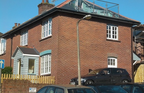 Beer Apartment | Beer Holiday Maisonette with Parking and Balcony, Near to Beach, shops and Pubs