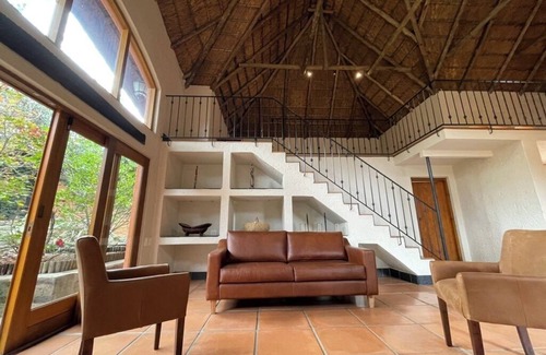 Greater Johannesburg Metropolitan Area Cottage | "Bees & Birds" Cottage for 2 people, spacious, open, bright, green setting