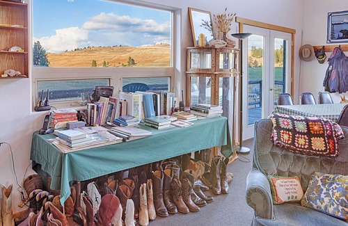 Oroville Cabin | Behold the Cosmos Cabin at Eden Valley Guest Ranch