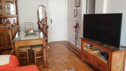 Copacabana Apartment | Belíssimo APTO 2 quartos Copacabana á 3 minutos andando para praia