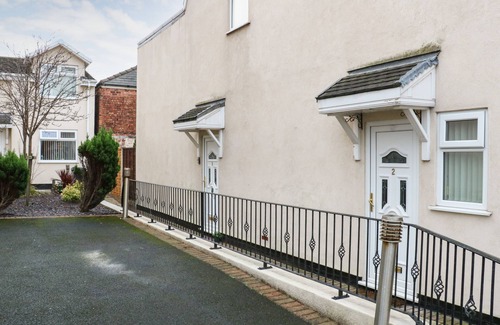 Southport Cottage | BELLA VITA, pet friendly, with a garden in Southport