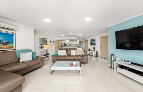 Maroochydore Apartment | BELLAS OCEAN DELIGHT IN MAROOCHYDORE. SLEEPS 4 A & 2C WEEKENDS ONLY 2 NIGHTS