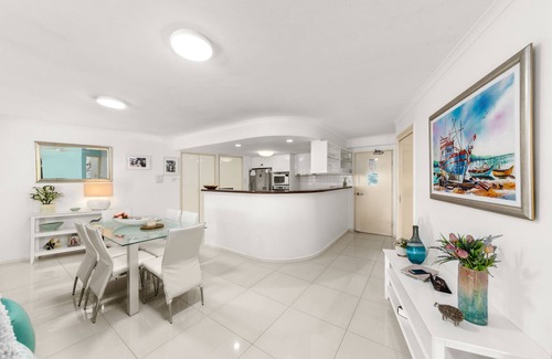 Maroochydore Apartment | BELLAS OCEAN DELIGHT IN MAROOCHYDORE. SLEEPS 4 A & 2C WEEKENDS ONLY 2 NIGHTS