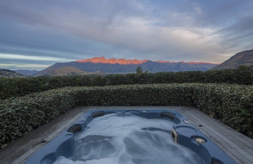 Fernhill House | Bellbrae by MajorDomo - Lake Views, Spa Pool & Private Sauna
