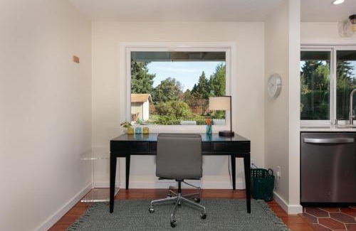 Hood River House | Belle 30 day minimum home