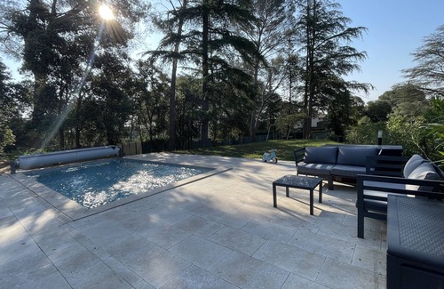Langlade House | Belle et Grande Villa Avec Piscine Dans la Pinède