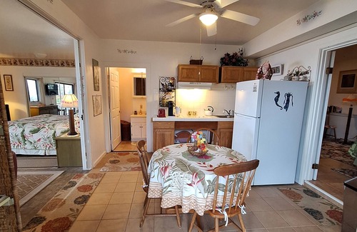 Captain Cook Bed & Breakfast | Belle Vue Kona B&B Rose Garden Suite – Breathtaking Views & Island Comfort