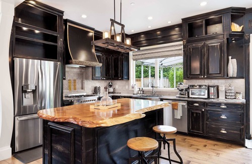 Newport House | Bellevue Lake View | Magazine-Featured Villa