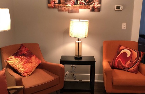 Bellevue Apartment | Bellevue's Hidden Treasure- 5 min to Cinti- First Floor -2BR 1BA