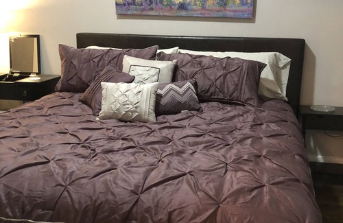 Bellevue Apartment | Bellevue's Hidden Treasure- 5 min to Cinti- First Floor -2BR 1BA