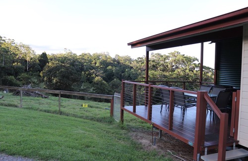 Bellthorpe House | Bellthorpe Stays - Whipbird Cabin: nature's favourite place, pooches allowed.