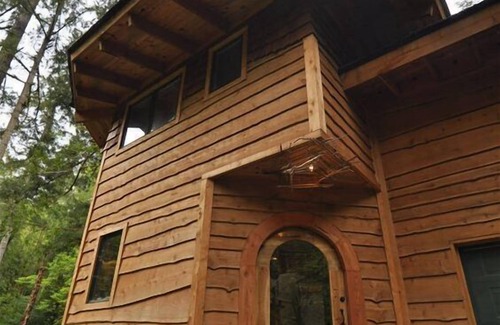 Coos Bay House | Below the Falls Lodge - Next to Golden & Silver Falls
