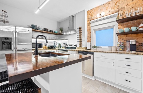 Westport Apartment | Belvedere 2 - Remodeled 2 Bed Walkable to Westport!