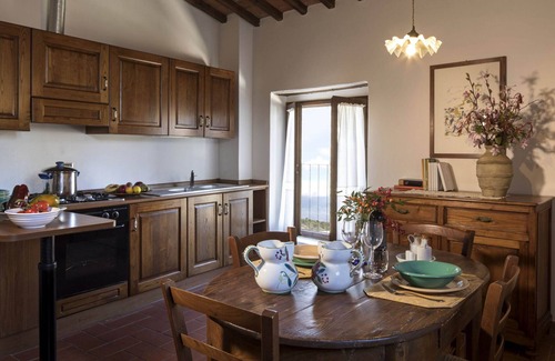 Greve in Chianti House | Belvilla by OYO Serene Apartment With Garden