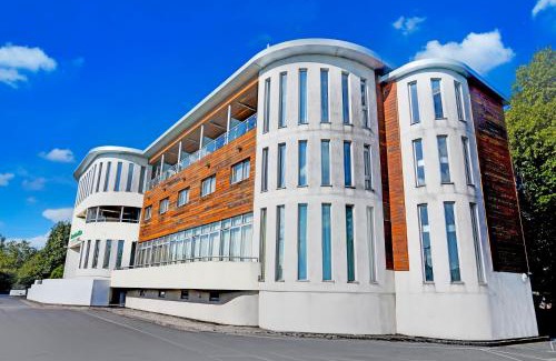 Crewe Apartment | Belvilla Crewe City Centre Lifestyle