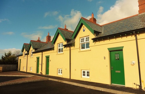 Bushmills House | Ben-Ry Cottage, Luxury Accomodation with Magnificient River Views over Bushmills