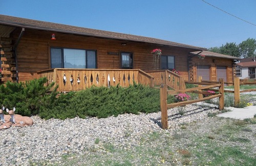 Poncha Springs Cabin | Bender's Log Cabin 'Your Home Away from Home'nSTR25-087