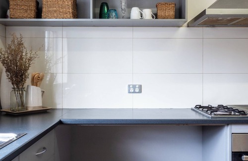 Bendigo House | Bendigo Backpackers. Rooms and facilities. Rooms are booked individually.