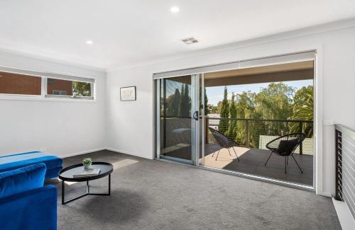 Ironbark House | Bendigo Signature Accommodation on Honeysuckle