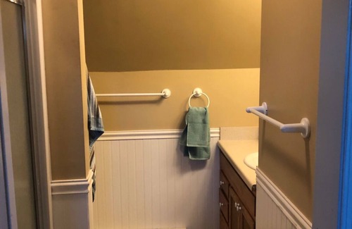 Hood Apartment | Benji’s getaway minutes from Shenandoah! Pony rides for children