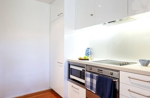 Hawks Nest Apartment | Bennett’s by the Beach - Direct beach access – footsteps away