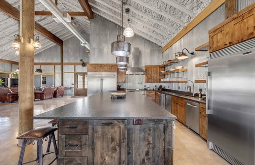 Burnet House | Bent Oak Highland Ranch | Events | Concierge Services