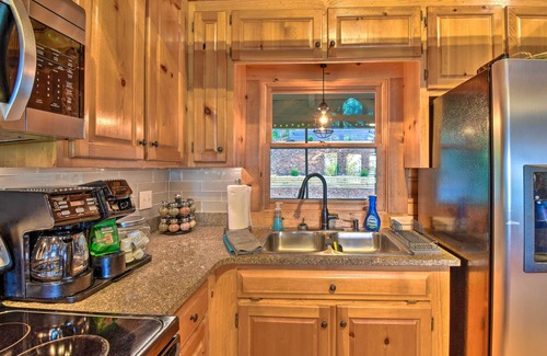 Tate Cabin | Bent Tree Cabin with Mountain & Lake Views!