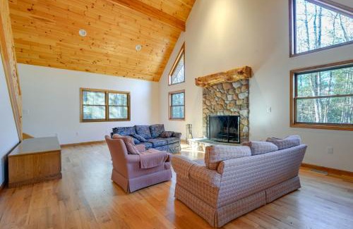 Benton House | Benton Home on 50 Acres with Private Deck and Views!