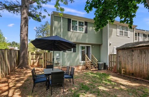 Potomac Falls House | Benton: Private Yard, Fast WiFi, Near DC