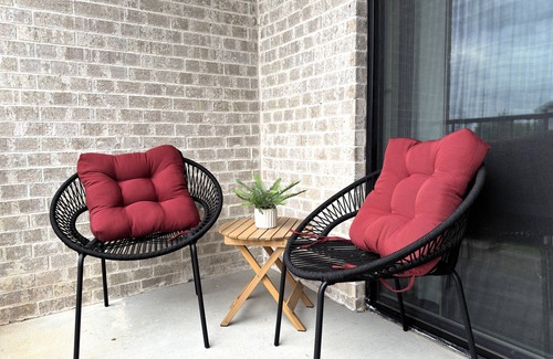 Bentonville Apartment | Bentonville Fall Retreat Festivals, Trails & Resort Comfort