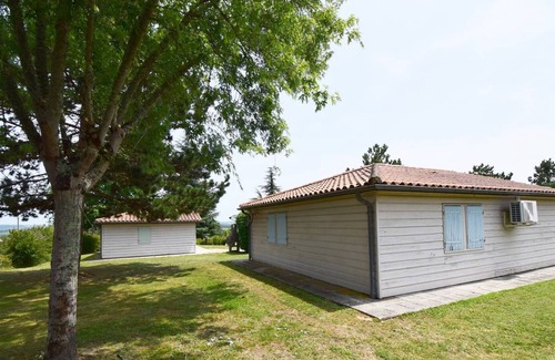 Le Mas-dAgenais Ski Chalet | Bergeronnette - Village de 10 gîtes, style chalets en pin