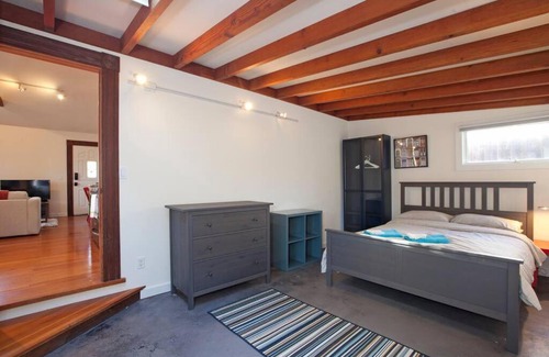 Poets Corner Apartment | Berkeley Cottage, Comfy, Stylish Good Wi-Fi